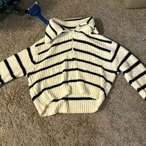 Cropped Turtle neck sweater with half zip